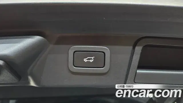Land Rover Range Rover Velar 2018 — Şəkil 27/31
