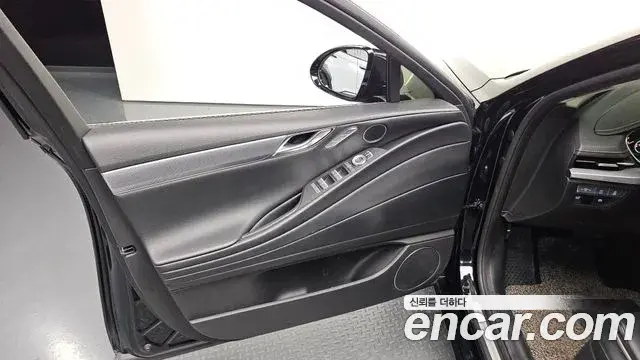 Genesis G80 2023 — ფოტო 13/34