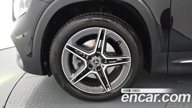Mercedes-Benz GLB-Class 2023 — Фото 4/20