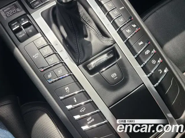Porsche Macan 2021 — Şəkil 12/20