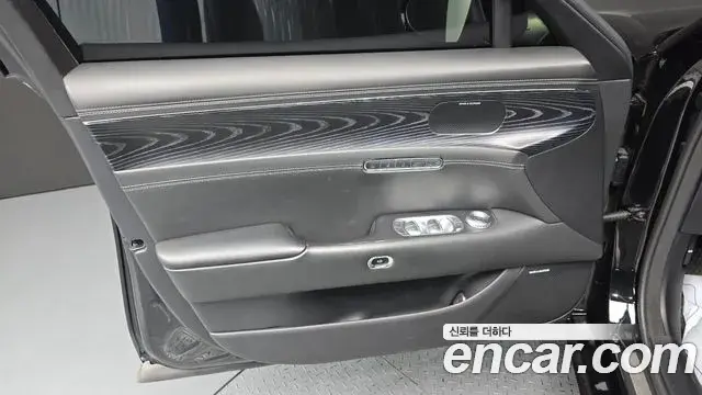 Genesis G90 2022 — ფოტო 31/33