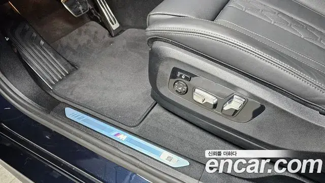BMW X6 2025 — Photo 17/33