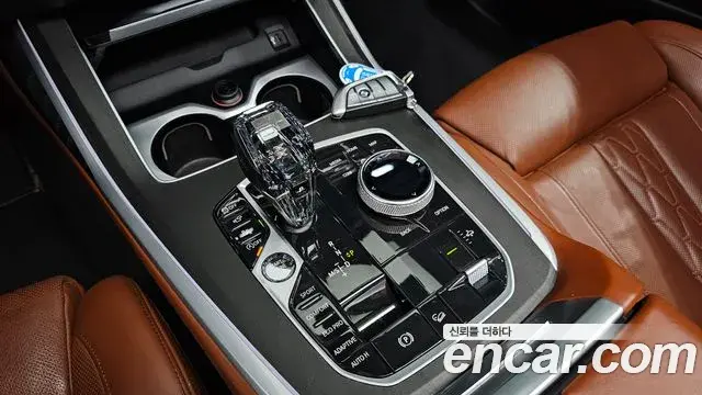 BMW X7 2021 — ფოტო 14/20