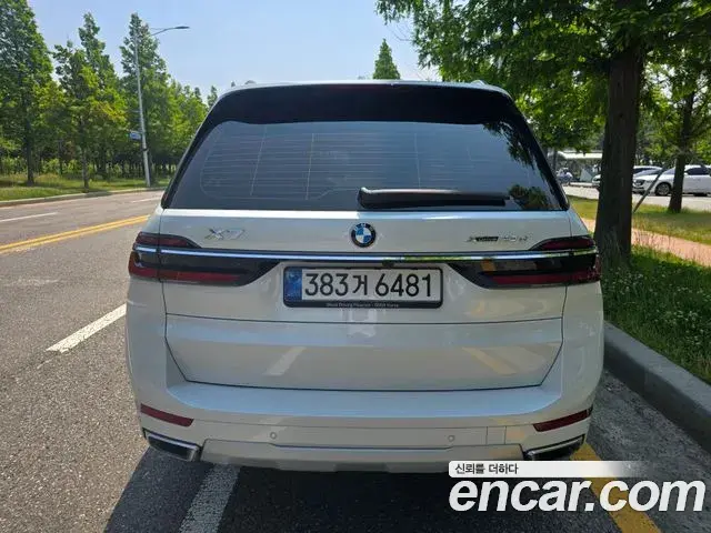 BMW X7 2023 — ფოტო 8/20