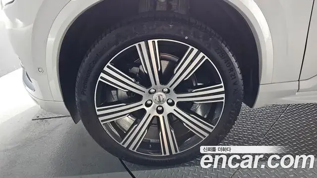 Volvo XC90 2023 — ფოტო 5/20