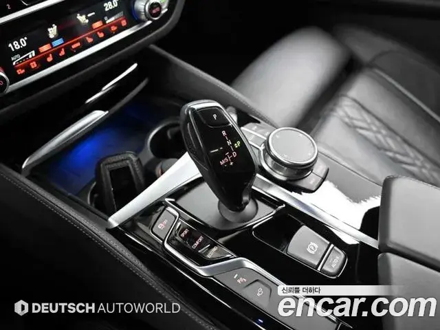 BMW 5 Series 2020 — ფოტო 8/20