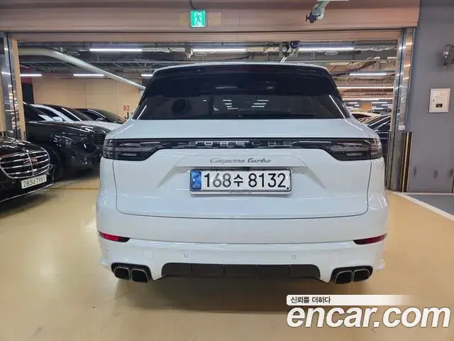 Porsche Cayenne 2021 — ფოტო 13/20