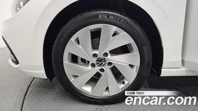 Volkswagen Golf 2022 — ფოტო 19/30