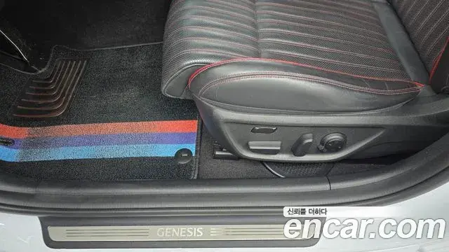 Genesis G70 2018 — Photo 12/35