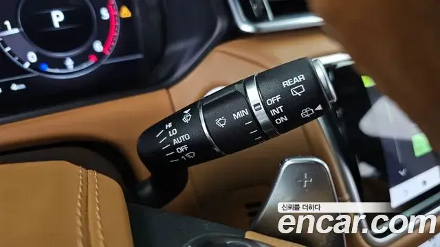 Land Rover Range Rover Velar 2018 — Photo 20/36