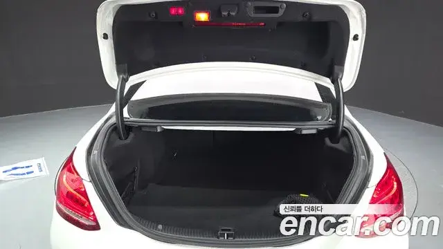Mercedes-Benz C-Class 2018 — ფოტო 11/20