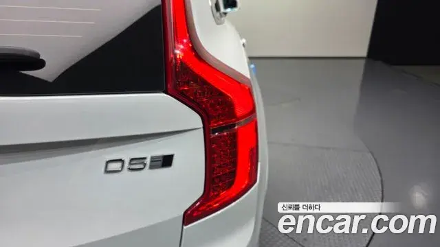 Volvo XC90 2018 — ფოტო 30/38