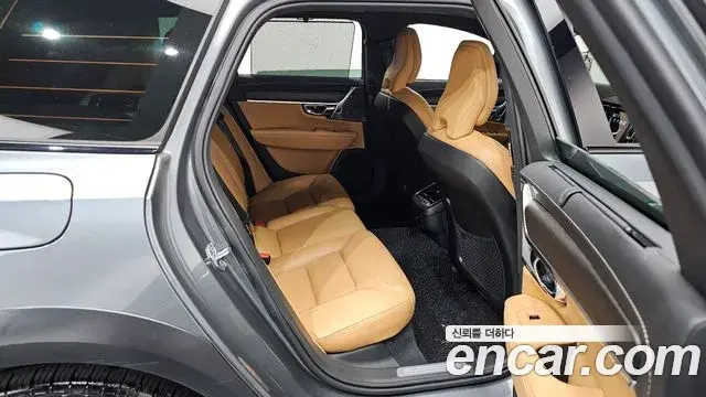 Volvo V90 Cross Country 2020 — Photo 8/36