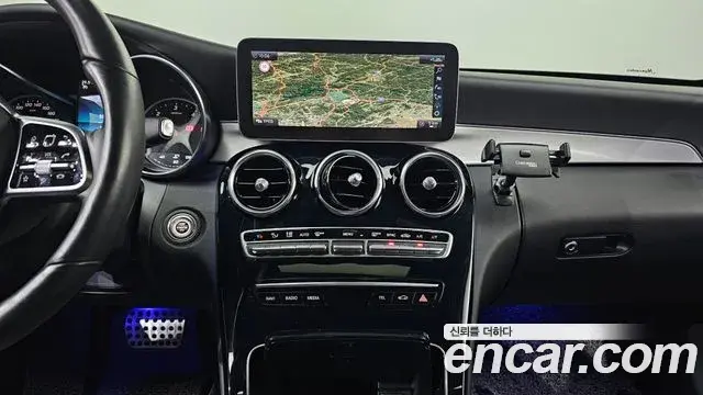 Mercedes-Benz C-Class 2020 — Photo 12/20