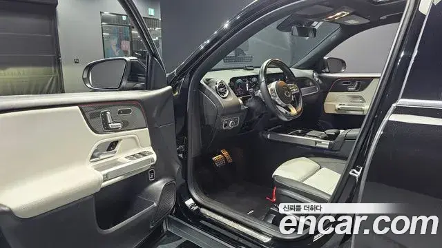 Mercedes-Benz GLB-Class 2021 — Şəkil 17/20