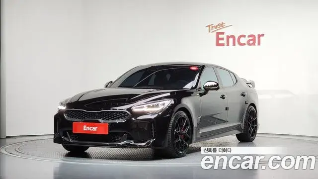 Kia Stinger 2023 — Фото 1/20