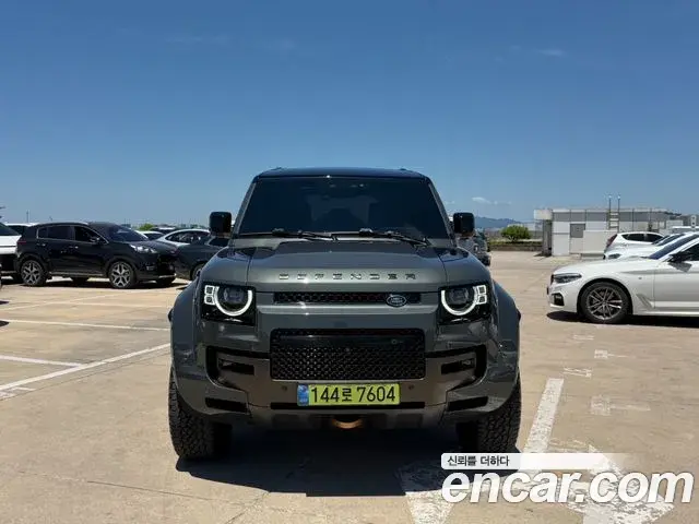 Land Rover Defender 2025 — Photo 16/20