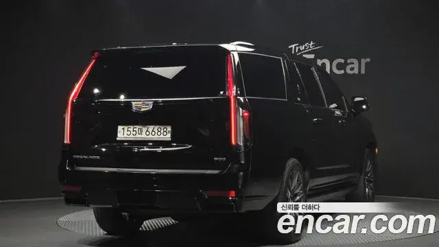 Cadillac Escalade 2023 — Photo 28/35