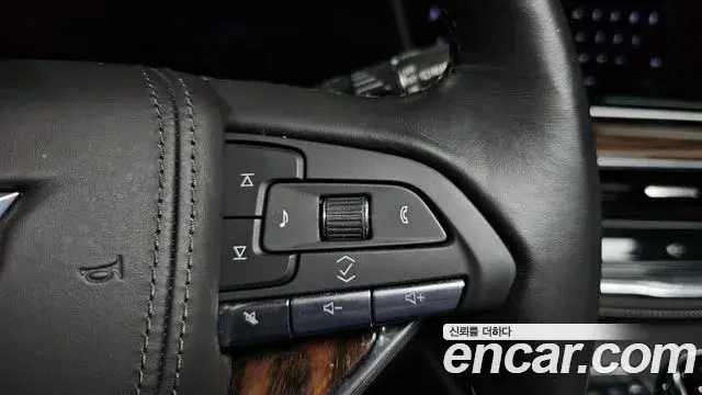 Cadillac Escalade 2023 — Photo 19/35
