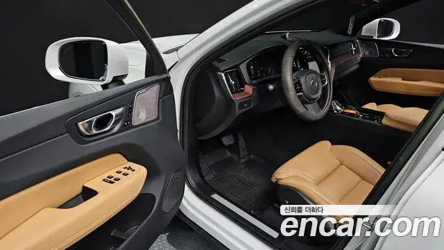 Volvo XC60 2023 — Şəkil 3/30