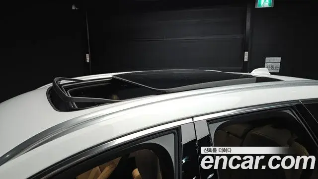 Volvo XC60 2023 — Şəkil 12/30