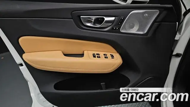 Volvo XC60 2023 — Şəkil 11/30
