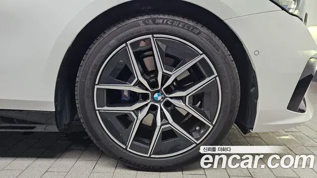 BMW 5 Series 2025 — ფოტო 11/33