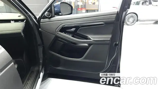 Land Rover Range Rover Evoque 2020 — Photo 13/32