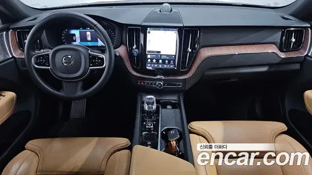 Volvo XC60 2022 — Фото 7/20