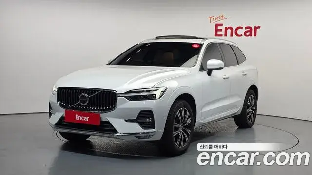 Volvo XC60 2022 — Фото 1/20