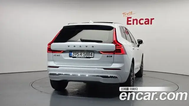 Volvo XC60 2022 — Фото 4/20