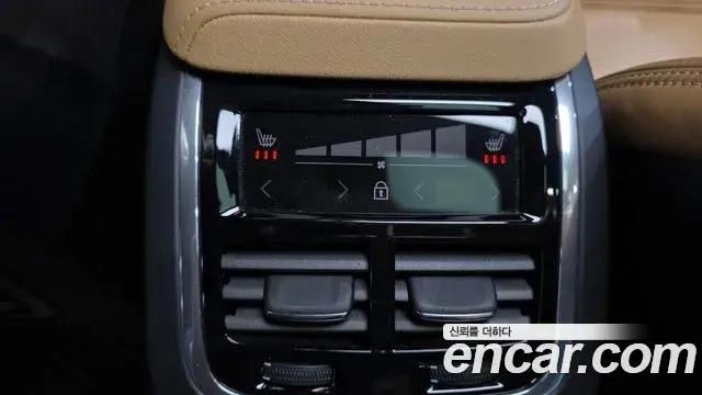 Volvo XC60 2022 — Фото 18/20