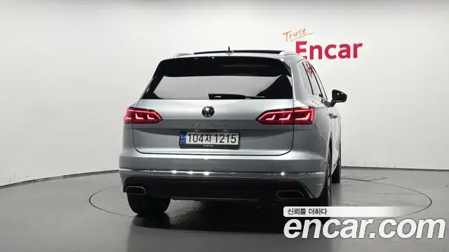 Volkswagen Touareg 2023 — Photo 10/20