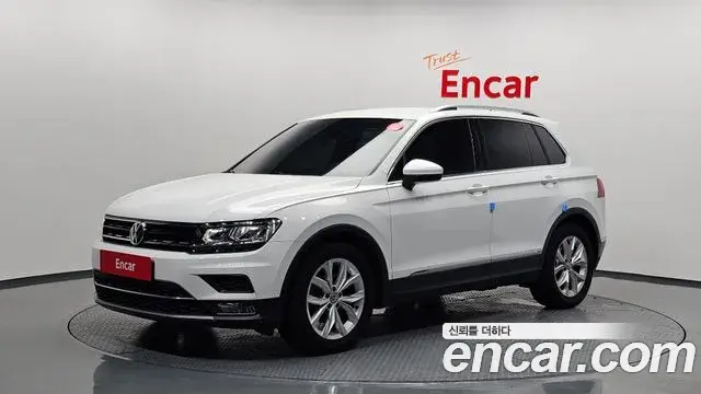 Volkswagen Tiguan 2018 — Photo 12/32