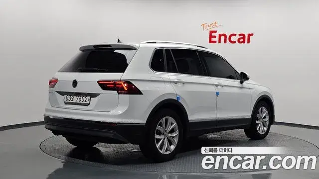 Volkswagen Tiguan 2018 — Photo 5/32