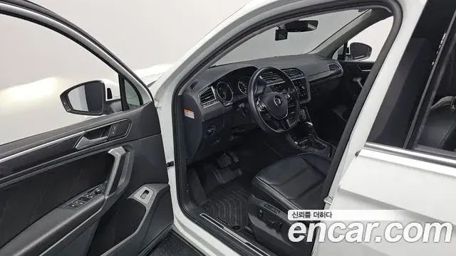 Volkswagen Tiguan 2018 — Photo 21/32