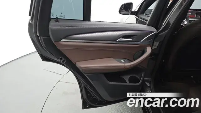 BMW X4 2025 — Şəkil 33/34