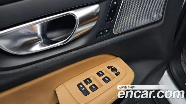 Volvo V60 Cross Country 2024 — ფოტო 24/36