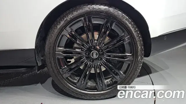 Land Rover Range Rover 2025 — ფოტო 26/38