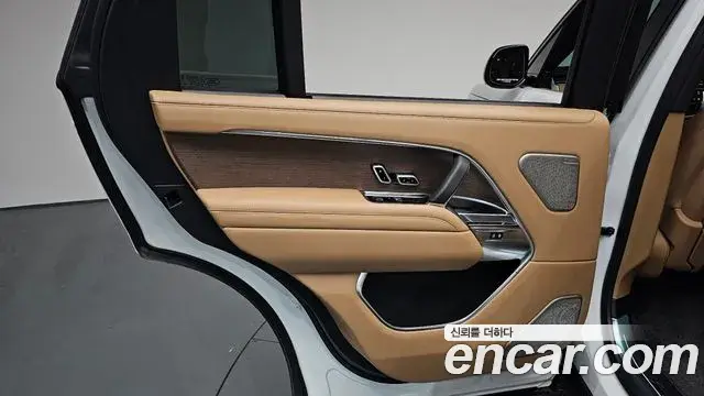 Land Rover Range Rover 2025 — ფოტო 25/38