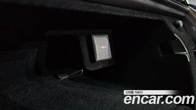 Land Rover Range Rover 2025 — ფოტო 8/38