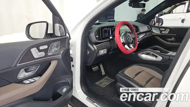 Mercedes-Benz GLE-Class 2020 — Photo 33/37