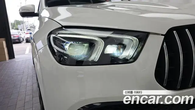 Mercedes-Benz GLE-Class 2020 — Photo 12/37