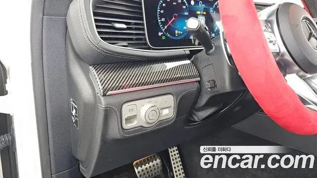 Mercedes-Benz GLE-Class 2020 — Photo 31/37