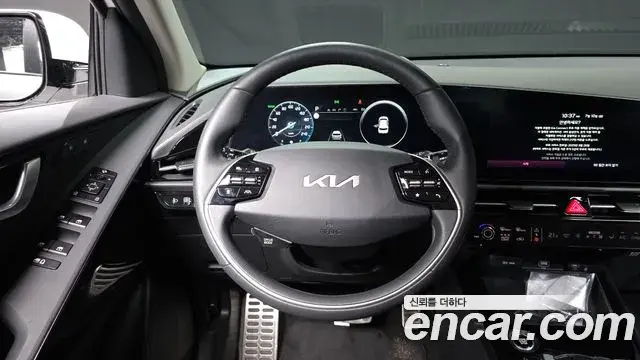 Kia Niro 2024 — ფოტო 16/35