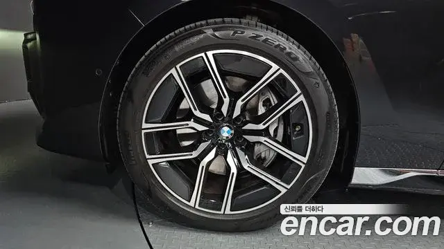 BMW 7 Series 2023 — ფოტო 9/20