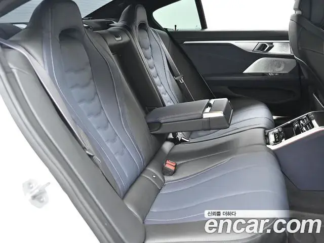 BMW 8 Series 2025 — Şəkil 14/20
