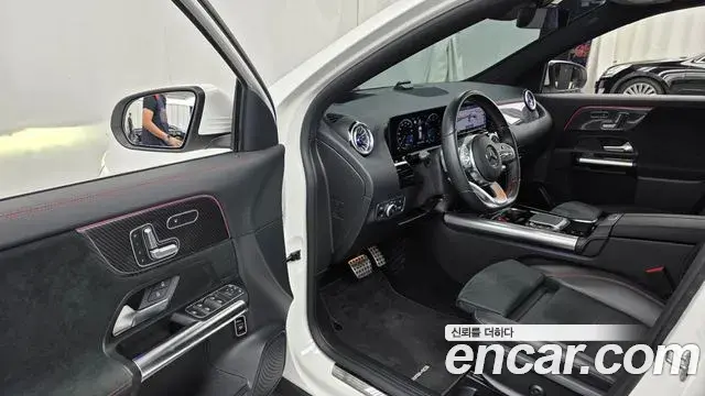 Mercedes-Benz GLA-Class 2021 — Фото 10/20