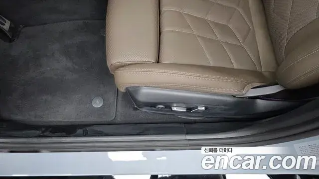 BMW 5 Series 2025 — ფოტო 24/32