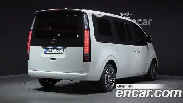 Hyundai Staria 2023 — Photo 8/20